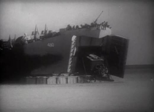 INVASION OF MAKIN ISLAND 🇺🇸 INVASION OF MAKIN ISLAND. Produced: 1944 ORIGINAL HISTORIC WARTIME CAPTION. (NARA) | Jessamyn Harter