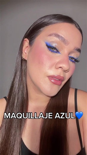Maquillaje Azul: Tutorial de Ojos Brillantes 💙