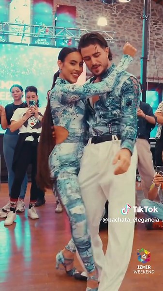 Simon Ryan | Bachata Elegancia su TikTok