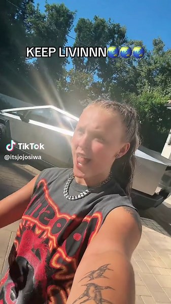 Jojo Siwa's New Song 'Yesterday's Tomorrows Today' Out Now!