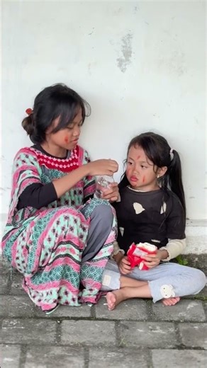 Mengambil makanan sisak demi berjuang hidup