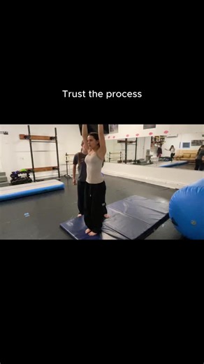 Trust the process! 🤸♀️✨ Landing a clean back handspring is all about that initial power and a whole lot of trust. This dancer shows great technique as she uses a strong arm swing and a deep jump to drive her momentum through the flip while staying focused on her landing. It is the perfect reminder that these technical skills take time, patience, and the right support to master. We love seeing the determination on her face as she works toward her goals and celebrates every solid rep on the mat. 
