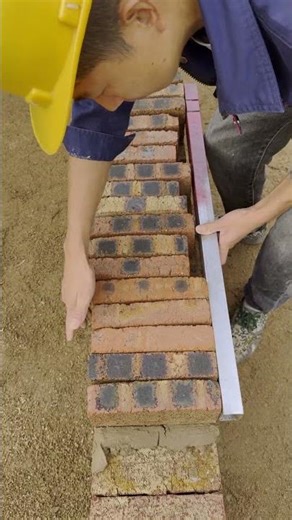 Essential Bricklaying Tip: Using a Spirit Level for Perfect Alignment