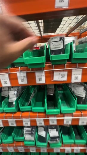 plug - shop tech on Instagram: "Did you realize this tech habit about your generation? 🧑‍💻🤳"