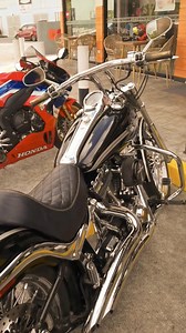 4.9K views · 48 reactions | Sir Alex and his 2003 100th Anniversary Softail Deuce The 2003 Harley-Davidson FXSTDI Softail Deuce 100th Anniversary Edition is a special edition motorcycle celebrating Harley-Davidson's 100th anniversary. It features a Twin Cam 88B engine, a 5-speed transmission, and a 9-plate clutch. The bike also boasts unique features like a commemorative livery, Willie G Skull grips, and chrome accents. | Mad Doc Moto | Facebook