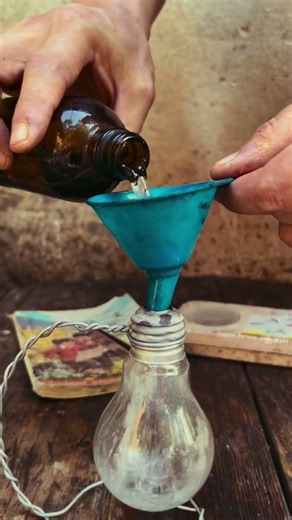 Making a Nostalgic Light Bulb Oil Lamp #DIY#Upcycling #LifeHacks