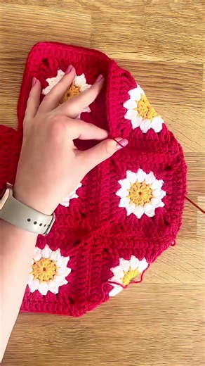 How to Assemble Daisy Granny Square Bag | Beginner Crochet Tutorial 🧶