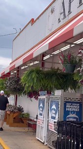 Not just your average grocery store. A local gallery, full of local art, jewelry, and so much more. Many unique and wonderful options for that special mama in your life. Friendly reminder Mother’s Day is this Sunday 😉 | Apple Market Inc.