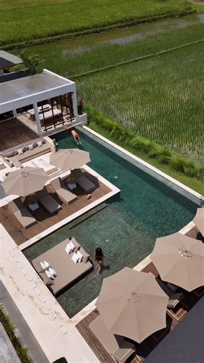 Saskia Schirin & Maurus Menno Frey | Travel Couple on Instagram: "Waking up beside lush ricefields and bird chirping ☀️ 📍Ubud, Bali @villaimpianbali @bestay_balisuperhost ____________________________ 🇩🇪 Aufwachen neben üppigen Reisfeldern und Vogelgezwitscher ☀️ 📍Ubud, Bali"