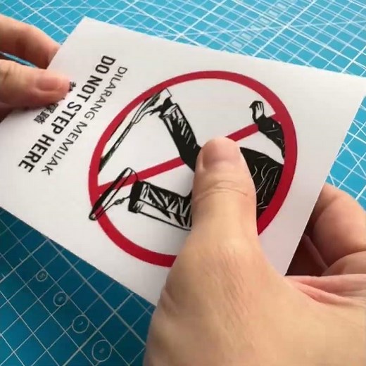 Do Not Step Here. Dilarang Memijak. 禁止踩踏. No Stepping Sign. Malaysia Premium Waterproof Sticker.