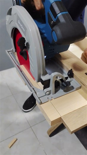 precision cutting along lines using a homemade jig