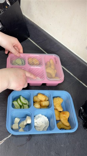 making my kids dinner🍗✨👶🏼 #whatmytoddlereats #toddlerdinnerideas #toddlermeals #blw #mumlife