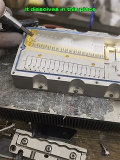 The core principle of the pumping source is to achieve a particle number inversion in the working substance through external energy input (such as electricity, light or chemical reactions). Its basic structure consists of an energy supply system, an excitation mechanism, and a gain medium for energy conversion.