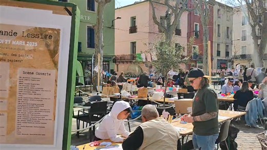 [GRANDE LESSIVE] ☀️ La grande lessive édition 2025 est lancée ! Retrouvez associations, services municipaux écoles et habitants de Sète, tous réunis autour de la création artistique ! Le thème de cette année ? "Du papiers, des papiers, vos papiers". 🕖 Jusqu'à 19 h, place Léon-Blum | Ville de Sète