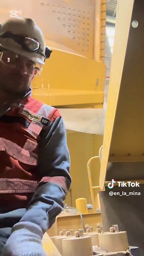 Cargando Acumuladores: Hidráulica y Electricidad