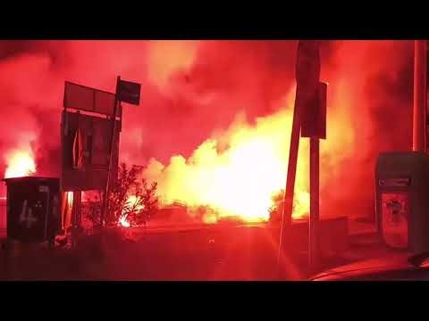 Ανάσταση: Αυτοσχέδια φουνάρα έξω από την Παναγίτσα του Μασταμπά στο Ηράκλειο