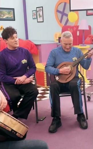 The wiggles Lachy and Anthony singing together