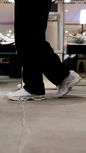 Old-school style meets everyday comfort — the ASICS GEL-NIMBUS 10.1 (Php 10,790.00) How to order: 🛍 Visit us at #CapitalPH SM City Clark, SM Megamall, SM Aura, and Festival Mall 🌐 Shop online at capital.com.ph 💬 Message us on Facebook, Instagram, and Viber (bit.ly/3hsI114) | Capital_PH
