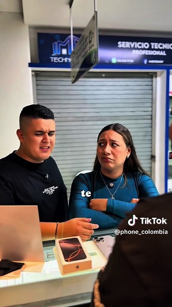 📱✨ ¿Nuevo o seminuevo? La decisión es tuya ✨📱 En Phone Colombia te damos las mejores opciones para que elijas el iPhone perfecto para ti. ¿Quieres uno nuevo? ¡Lo tenemos con garantía y accesorios completos! ¿Prefieres uno seminuevo? También te damos garantía y un precio más accesible. 🔹 Calidad asegurada 🔹 Precios increíbles 🔹 Garantía en ambas opciones ¿Qué team eres? ¿Nuevo o seminuevo? 👀 Déjalo en los comentarios. 📍 Centro Comercial San Andresito del Sur, 3er piso, local 318. 📲 300-71