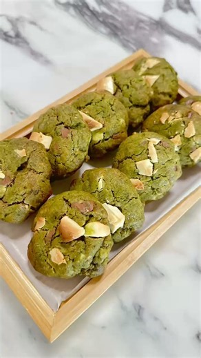 Matcha and white chocolate cookies 🍪 🍫 🍵 #matcha #bakingtok #cookies