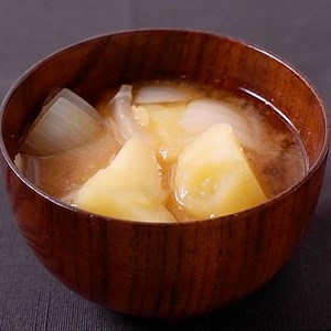 ほくほくじゃがいもと玉ねぎの味噌汁 作り方・レシピ | クラシル
