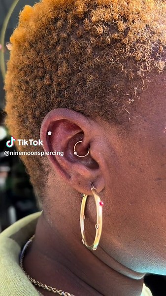Daith piercings are as stylish as they are unique! Nestled in the innermost fold of your ear, this cartilage piercing makes a bold statement while being discreetly tucked away. Healing can take 6-12 months, so patience is key, but the result is totally worth it! #daith #daithpeircing #piercing