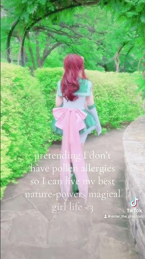 I love this cosplay she’s so photogenic 💕 #cosplaycommunity #sailorjupiter #sailormooncosplay