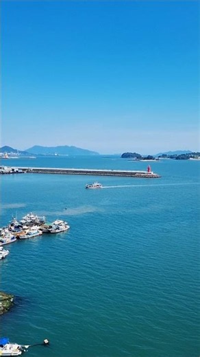 와~ 바다와 하늘 파란 색감이 아름다운 삼천포 바닷가 풍경!!