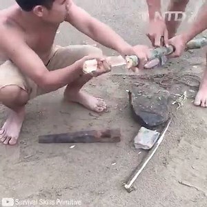 😉 Họ đã tìm thực phẩm và nhóm lửa như thế nào❓ @Credit: Survival Skills Primitive ------------------- #thichFood | Thích FOOD