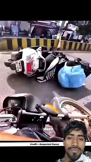 Biker kiski Galti comment😱 crashed with cute scooty smotovlog​ 🤣#Hello#My#Ninja#zx10r
