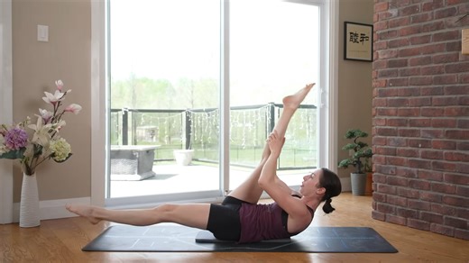 Effective 10 minute core strength mat pilates routine