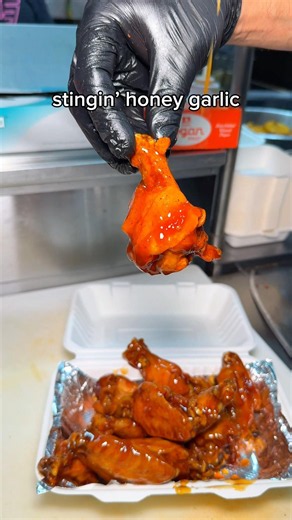 Stingin' honey garlic wings 🧄