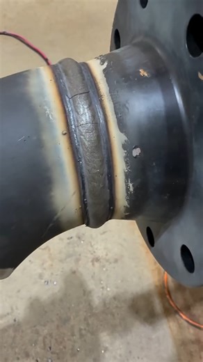 "🚨 SLAG PEEL ALERT 🚨 Nothing beats kicking off Saturday with that perfect lift! This one’s straight from Lincoln Electric IronArc 7018 — 5/32” at 185 amps — and yes, it’s just as satisfying as it looks. 💡 7018 fun fact: Its low-hydrogen coating keeps your welds strong and reduces the chance for weld cracking, making it a go-to for serious structural work. #welding #welder #weld #weldlife #lincolnelectric #fabrication #weldshop #weldinglife #welds #7018" @Cirizawelding #WeldRed #WeldRedNation 