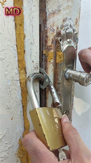 🛠️Smart Way to Lock Any Door#woodworking #trailers #tools4life #tools #camping #satisfying #shorts