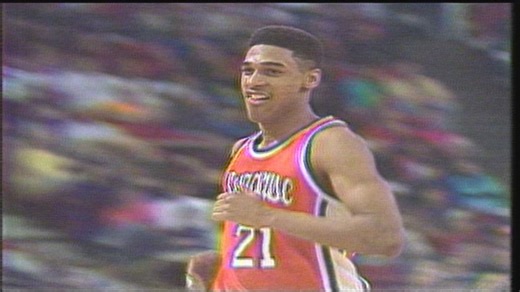 Syracuse honors basketball legend Lawrence Moten at halftime ceremony