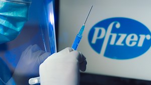Peste 300.000 de doze de vaccin Pfizer ajung luni în România. Unde se distribuie