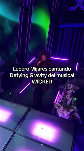 Lucero Mijares canta Defying Gravity en Juegodevoces