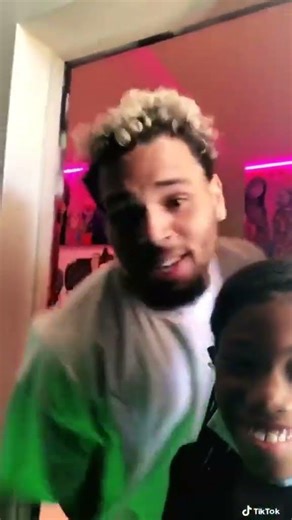[WHOLESOME] CB Singing to His Niece is Pure Joy 😂🤍