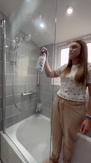 Motivational bathroom clean 💪🏼🫧💗 #cleantok #cleaning #cleaningmotivation #home