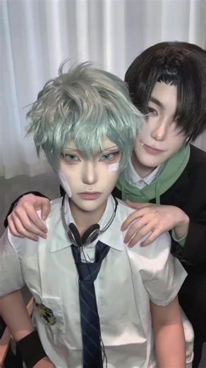 Till & Ivan: Alien Stage Dance Performance Highlights