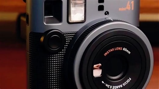 INSTAX 相机拍照清晰流畅，无卡顿，适合聚会、旅行记录瞬间美好，操作简单，即拍即得，轻松留住生活高光时刻。