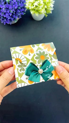 Easy DIY paper envelope for small gifts.#papercraft #diy