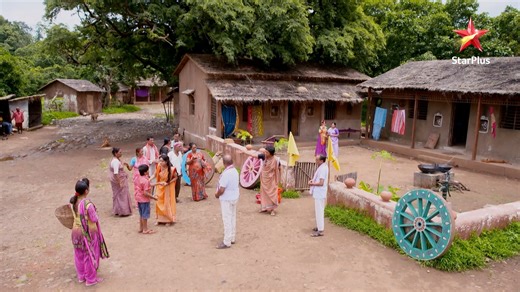 1.8M views · 40K reactions | Garjana ko trap karne ke liye Sandhya ne kiya incredible drama! Aakhir kya Sandhya ka maksad hoga pura? Iss Dilchasp Kahani ko Jaanne ke liye dekhiye #DiyaAurBaatiHum! #starplusoriginal #diyaaurbaatihum #sandhya #sooraj #dabh #ips #serialupdates #serial #show #entertainment #episode #television #trp #viral #highlights #trending #explore #moments #comedy #drama #family #love #trp #facebookpost #facebook | StarPlus | Facebook