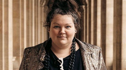 'À la gloire des femmes en deuil' de Mathilde, un hymne poignant à la sororité - RTBF Actus