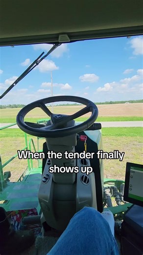 Breaks over! #seeandspray #412r #johndeere #customapplicator #spray2025 #macktrucks