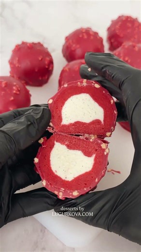 Red velvet Modern cake pops (Kartoshka)