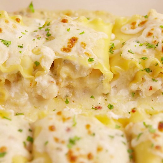 Shrimp Scampi Roll-Ups will make you see lasagna noodles in a whole new light. Full recipe: http://dlsh.it/J8GuVXn | Delish