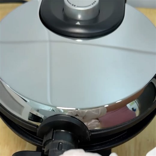 메디쌤 on Instagram: "아니 분명히 상상했을 땐 맛있을 것 같았는데 이상하다 #똥손 #두쫀쿠"