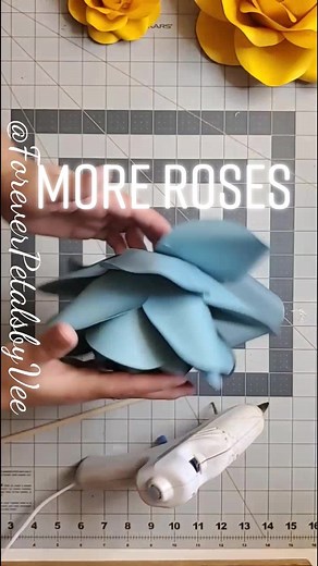Full Tutorial on Facebook #GroupChat #WinterFashion #paperflowers #foreverpetalsbyvee #diycrafts #flowers #weddingideas