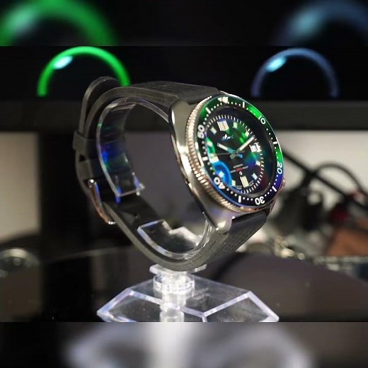 Unveiling the Secrets: The Allure of a Silver Watch #shorts